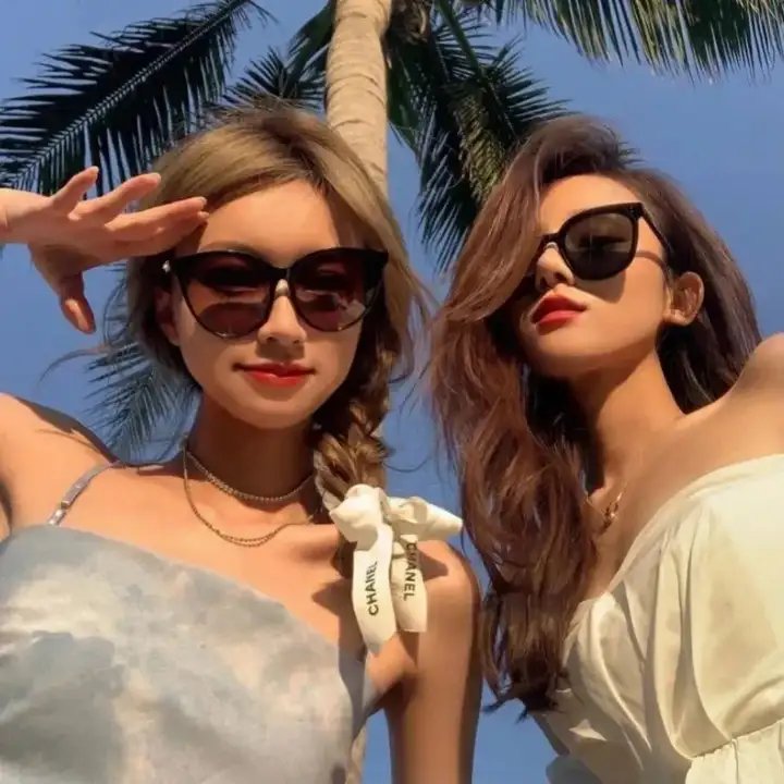 穿过月亮的旅行 封面